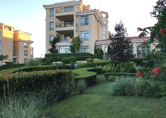 Flores Gardan Art アパート