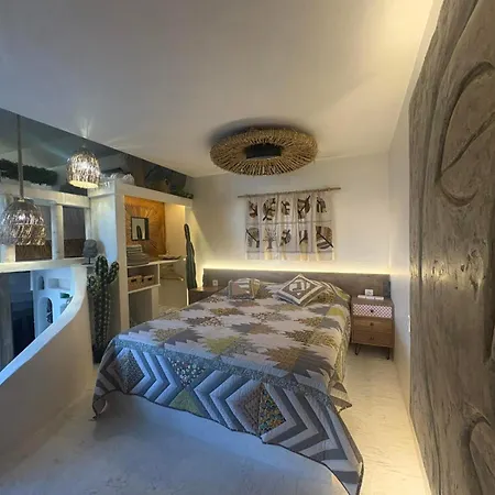 Appartement Flores Gardan Art *
