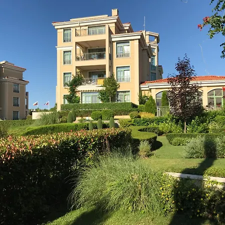 Appartement Flores Gardan Art